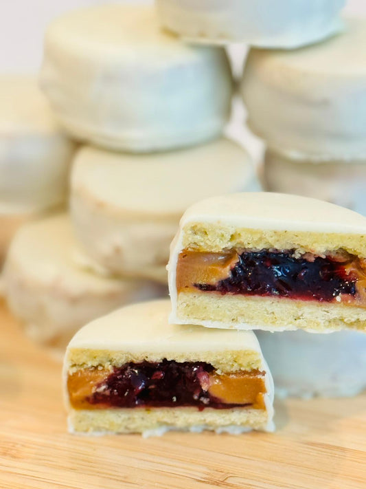 Pistachio & Raspberry Alfajor